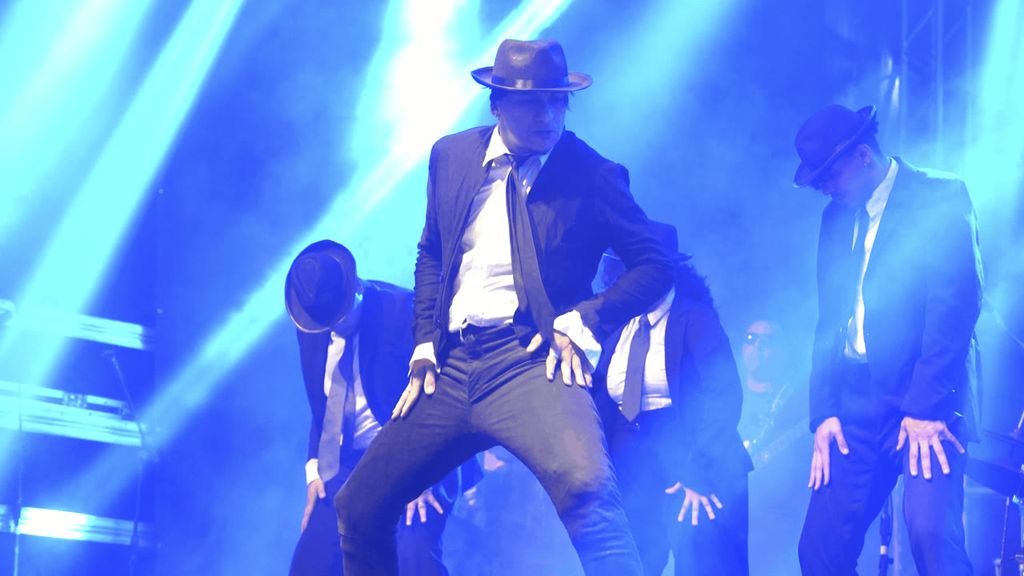 Dançarinos em coreografia
