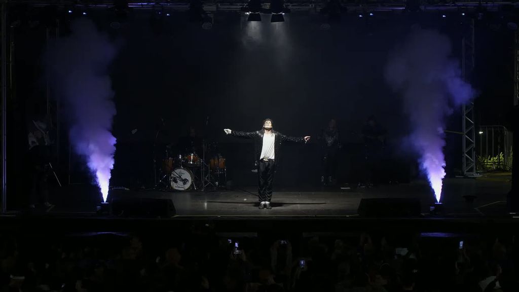 Efeitos de palco com fumaça e luzes